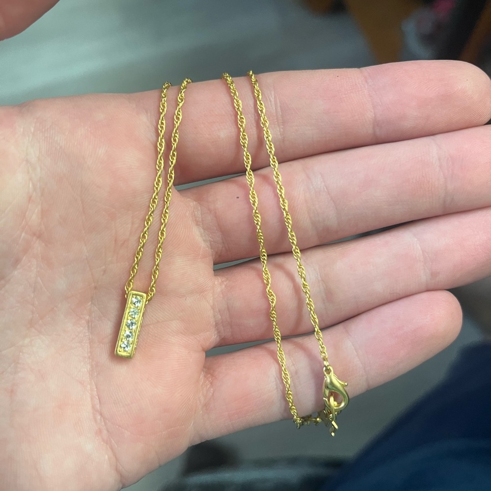 Like New! Vintage Nina Ricci Gold Pendant Necklace